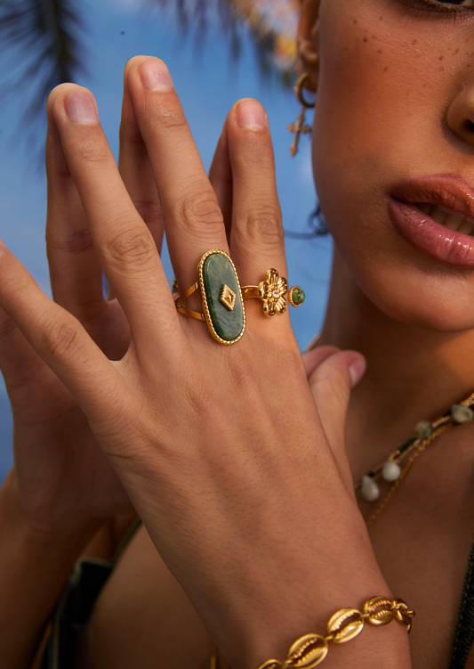 Anello dorato in pietra naturale verde Todd Sakura