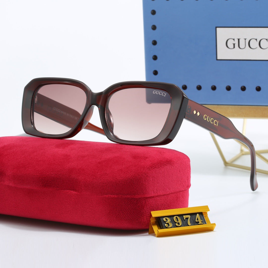 Occhiali da sole rettangolari alla moda