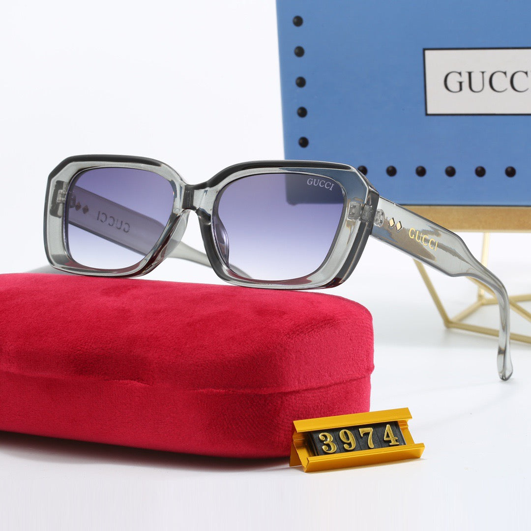 Occhiali da sole rettangolari alla moda