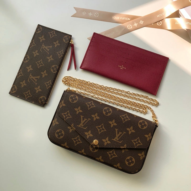 Quadratische Pochette-Modetasche