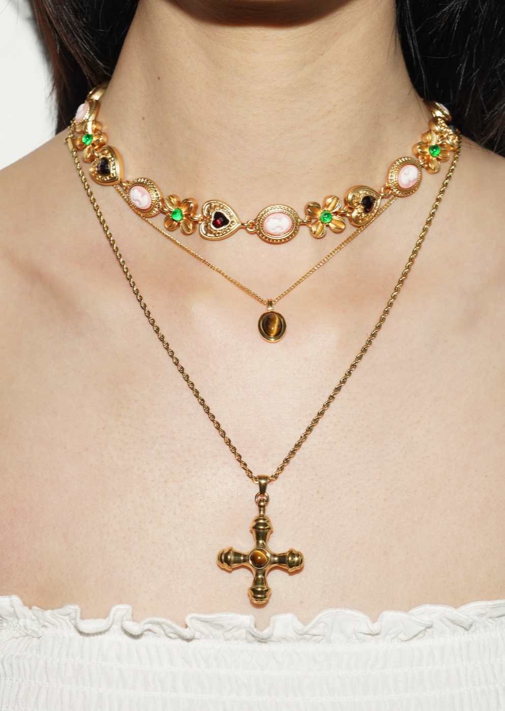 Collana con croce dorata in occhio di tigre Kiara