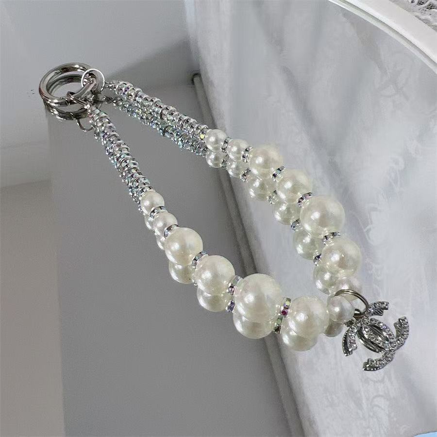 Trendy Pearl Chain Phone Charm