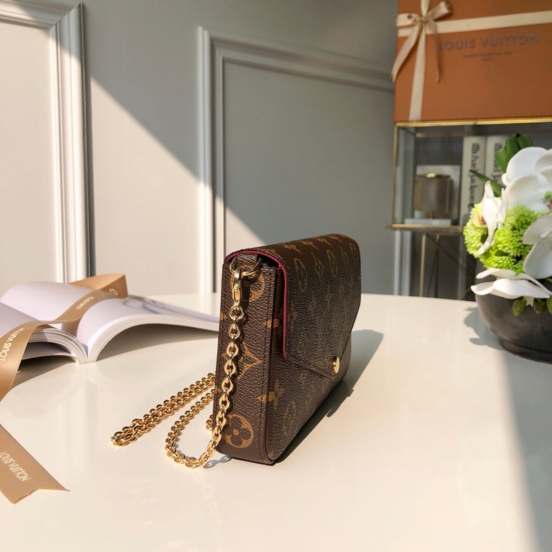 Quadratische Pochette-Modetasche