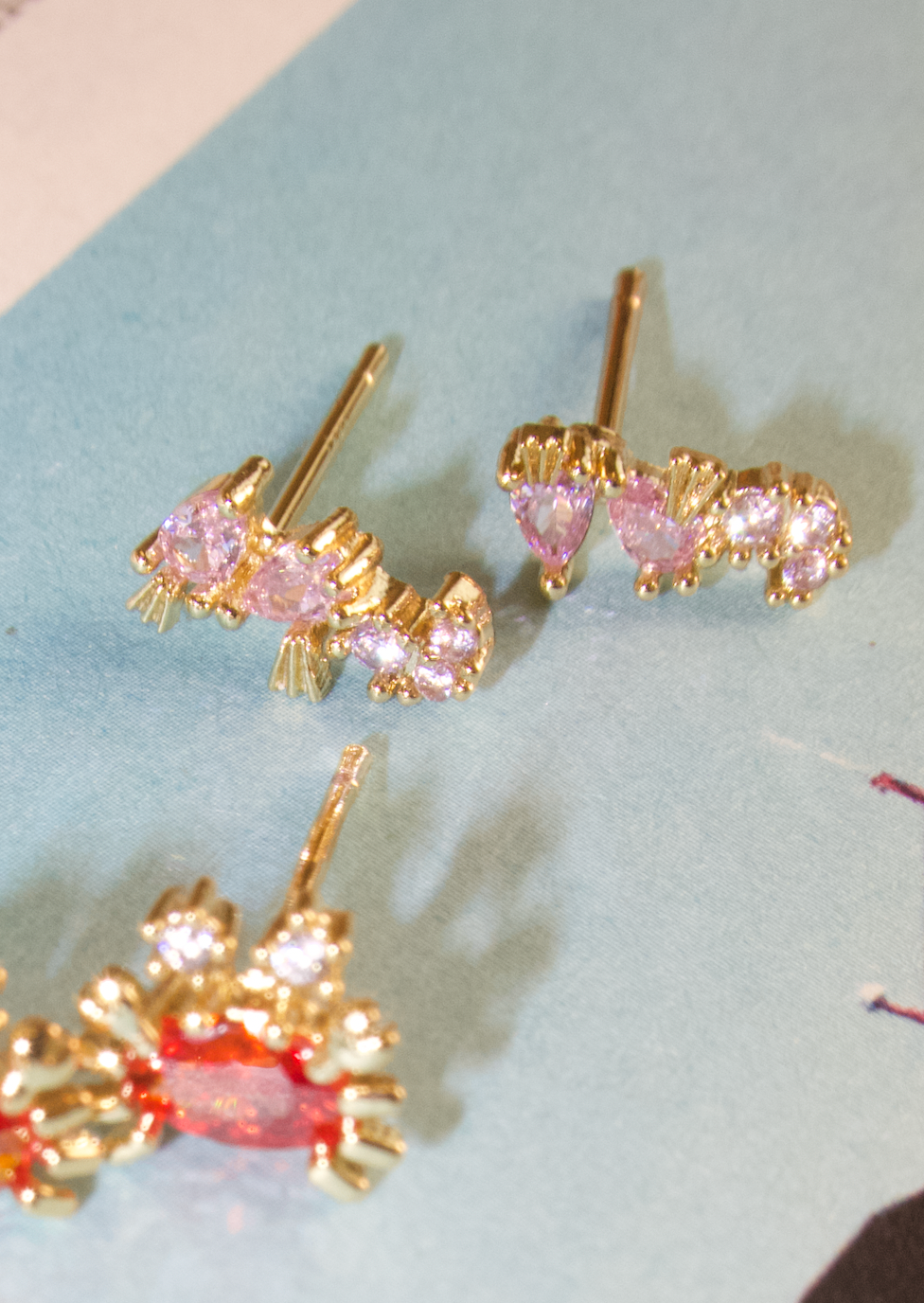 Glitzernde Ohrstecker „Petit Pink“ mit Seepferdchen