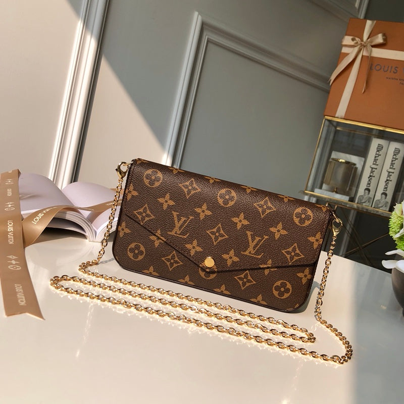 Quadratische Pochette-Modetasche