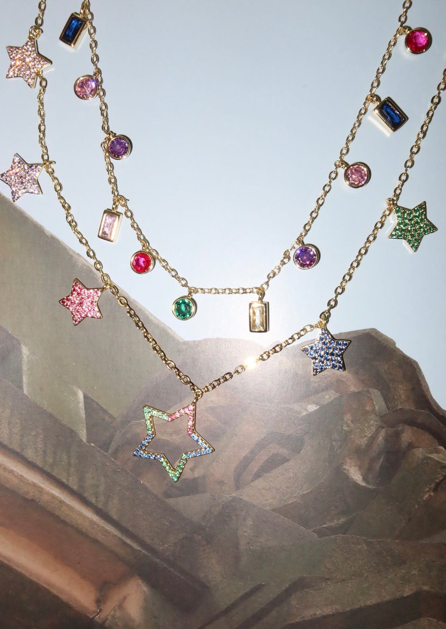 Bunte goldene Halskette mit Kristallen von Dixie