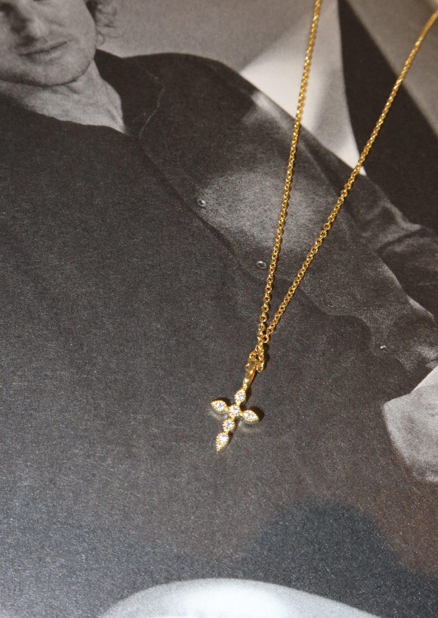 Collana in oro con croce di diamanti Rango