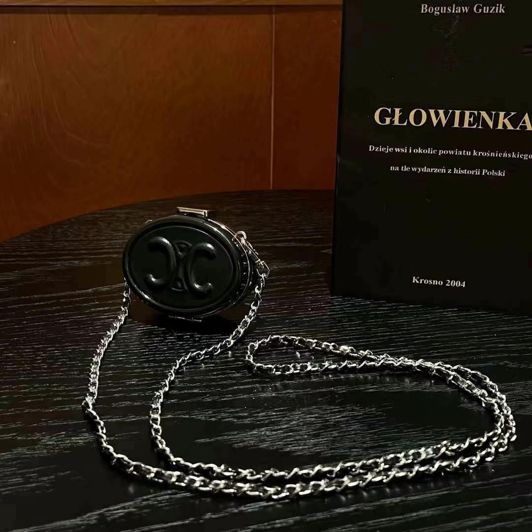 Coole schwarze Minitasche mit Ketten