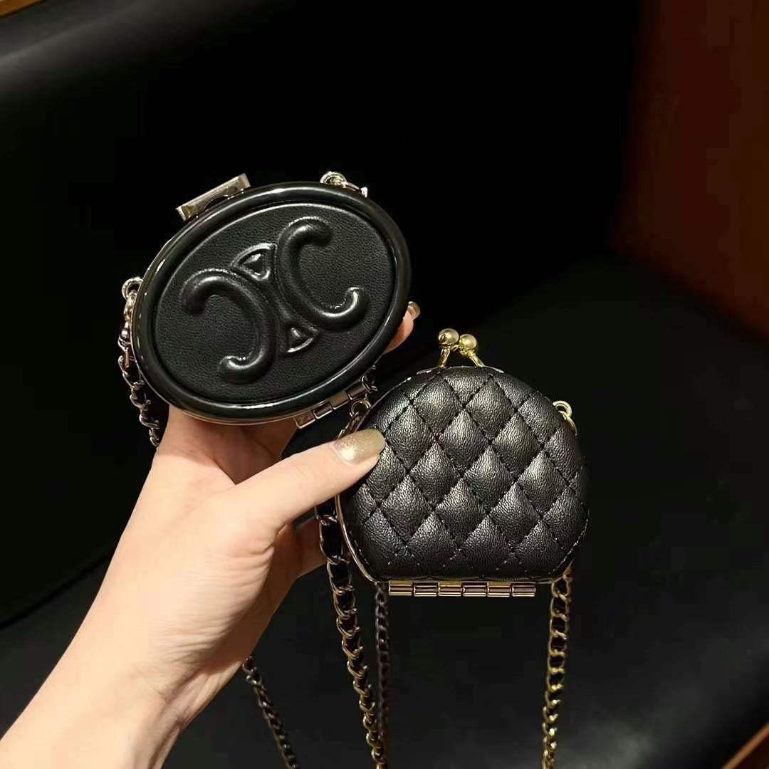 Coole schwarze Minitasche mit Ketten