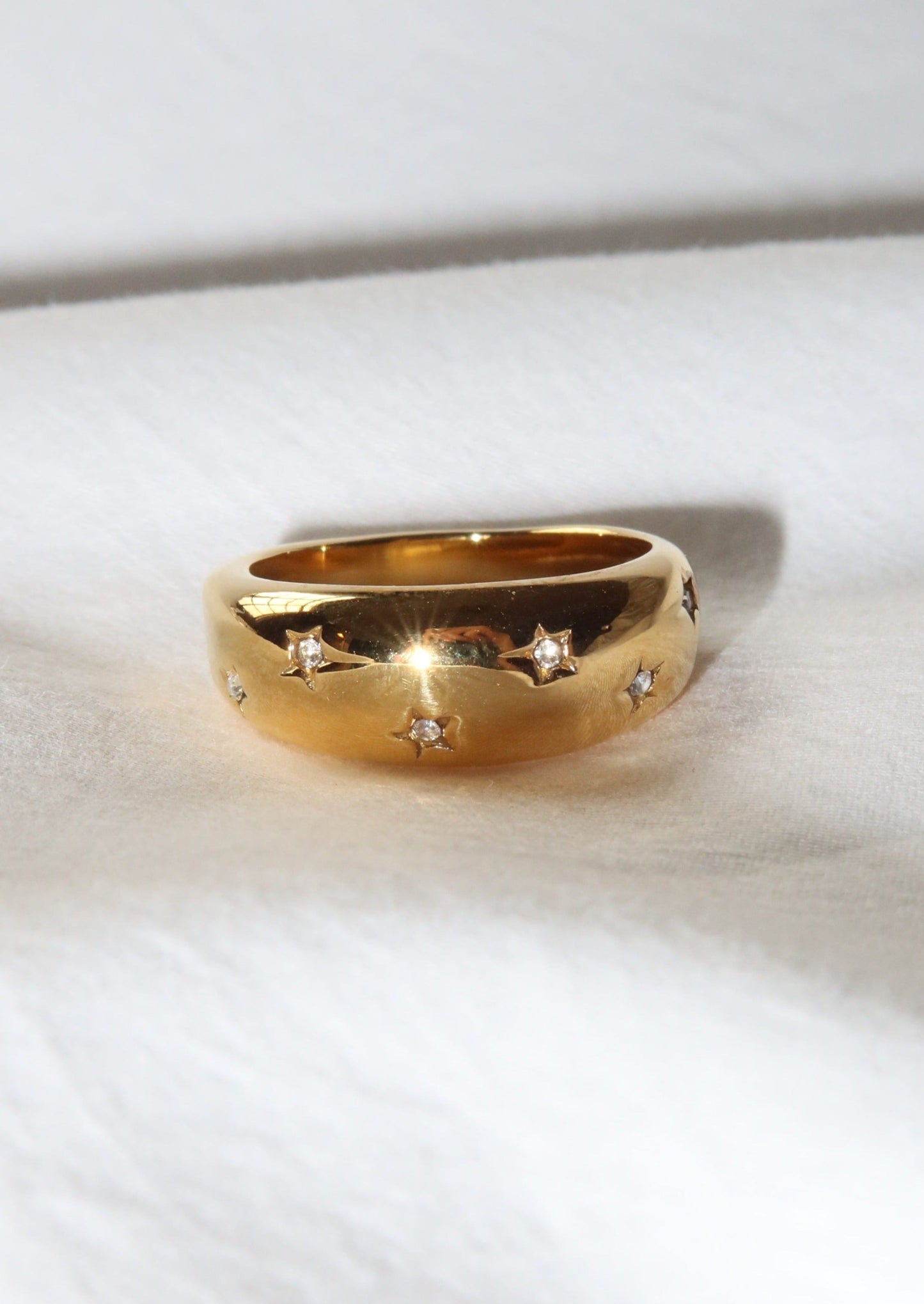 Anello dorato con diamanti Star River