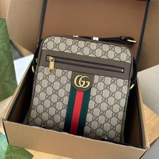 Borsa quadrata grigia alla moda