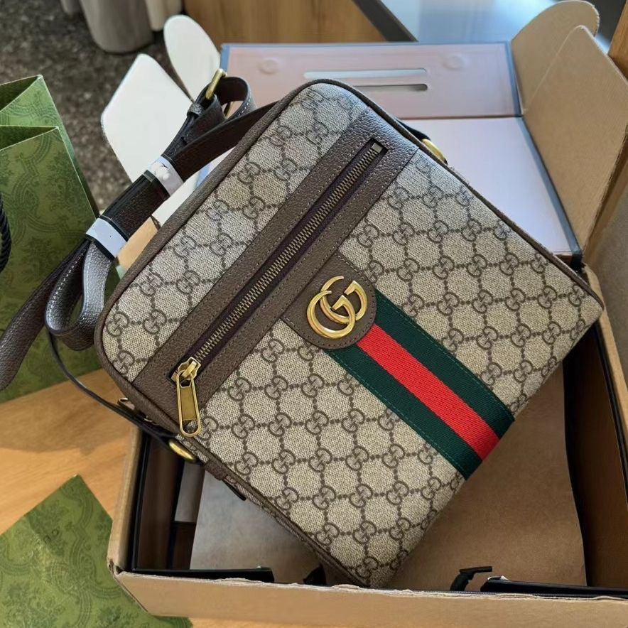 Borsa quadrata grigia alla moda