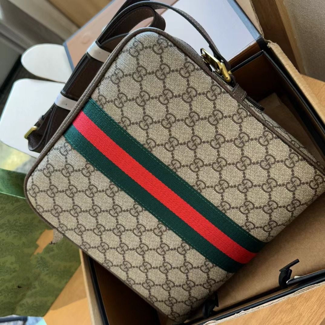 Borsa quadrata grigia alla moda