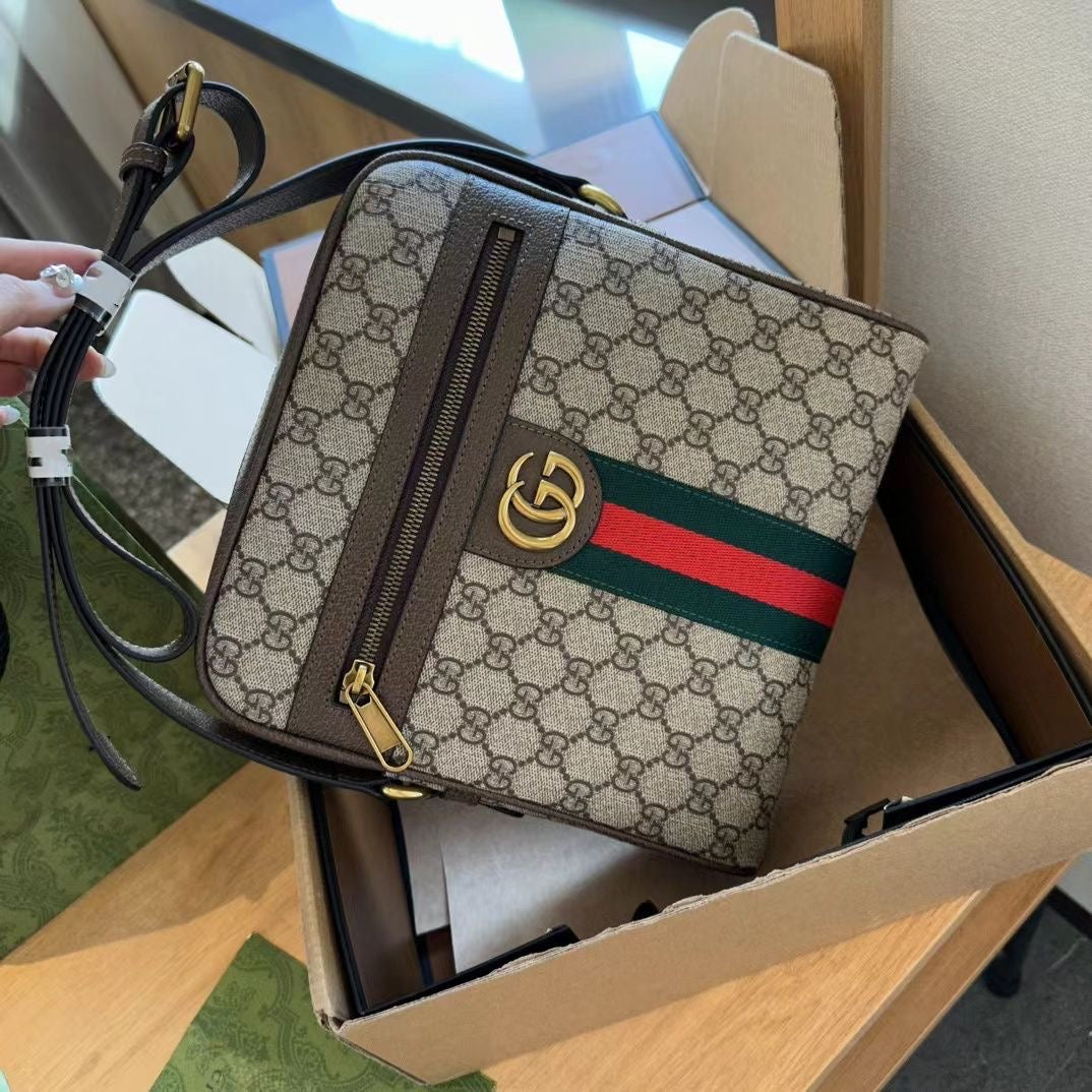 Borsa quadrata grigia alla moda