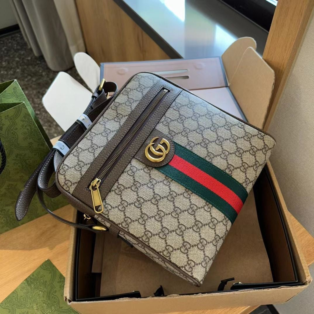Borsa quadrata grigia alla moda