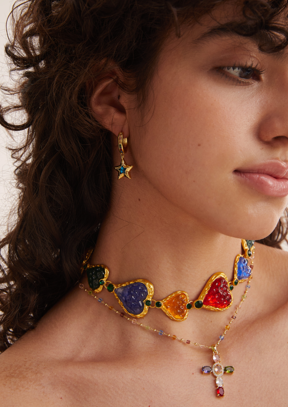 Collana dorata con croce di cristallo colorato Geraldine