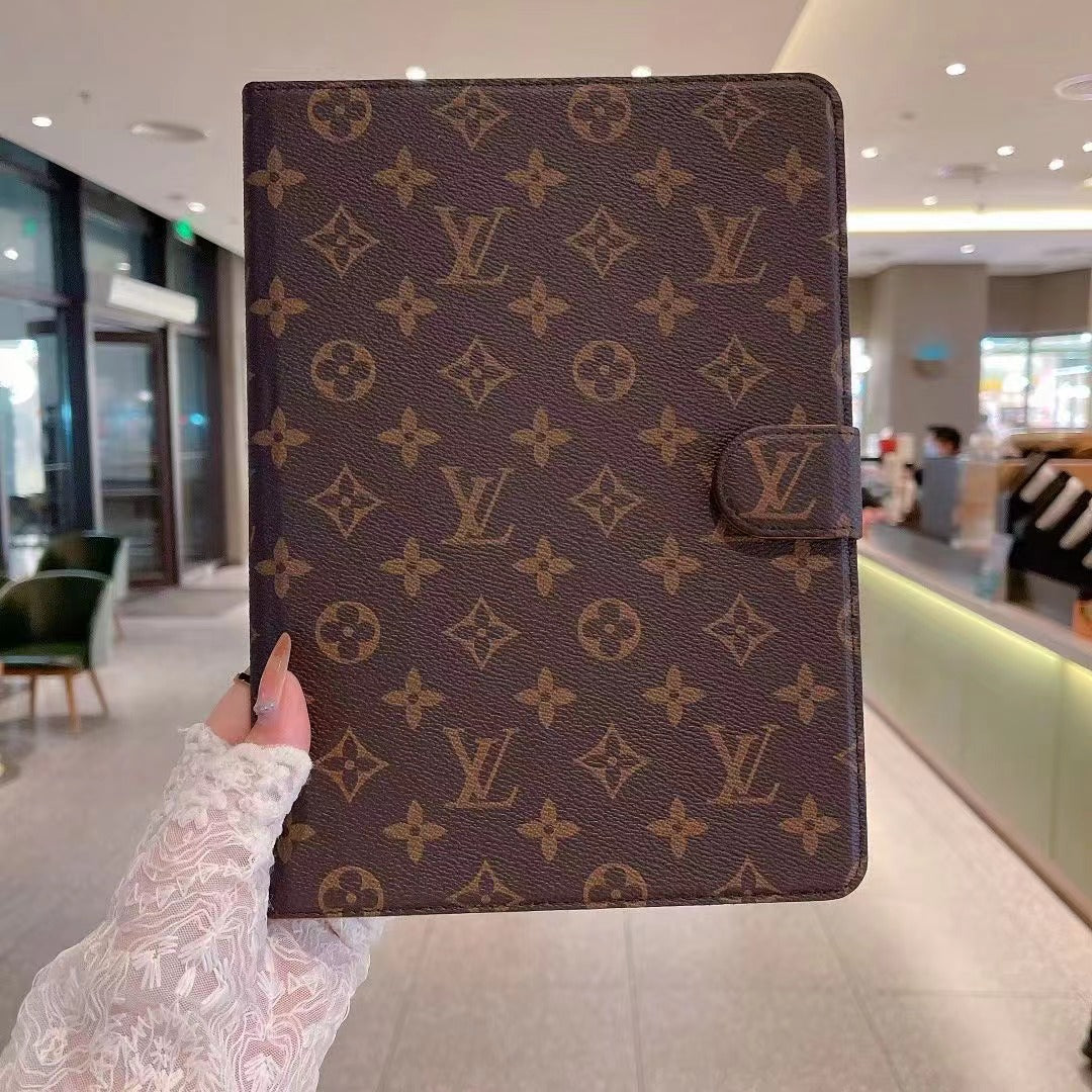 Klassische iPad-Hülle im braunen Design