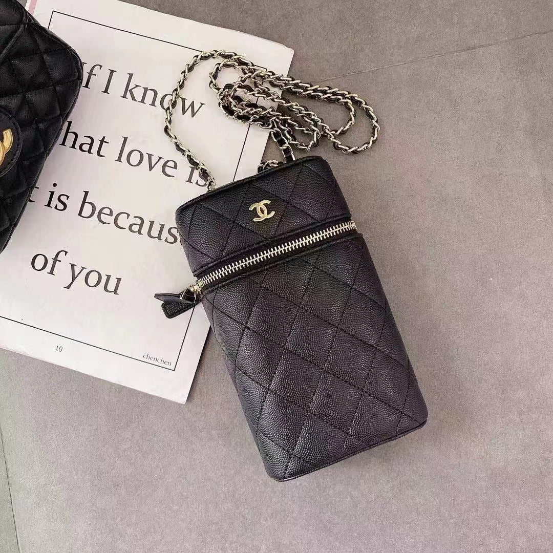 Quadratische Handytasche mit Fassungsvermögen