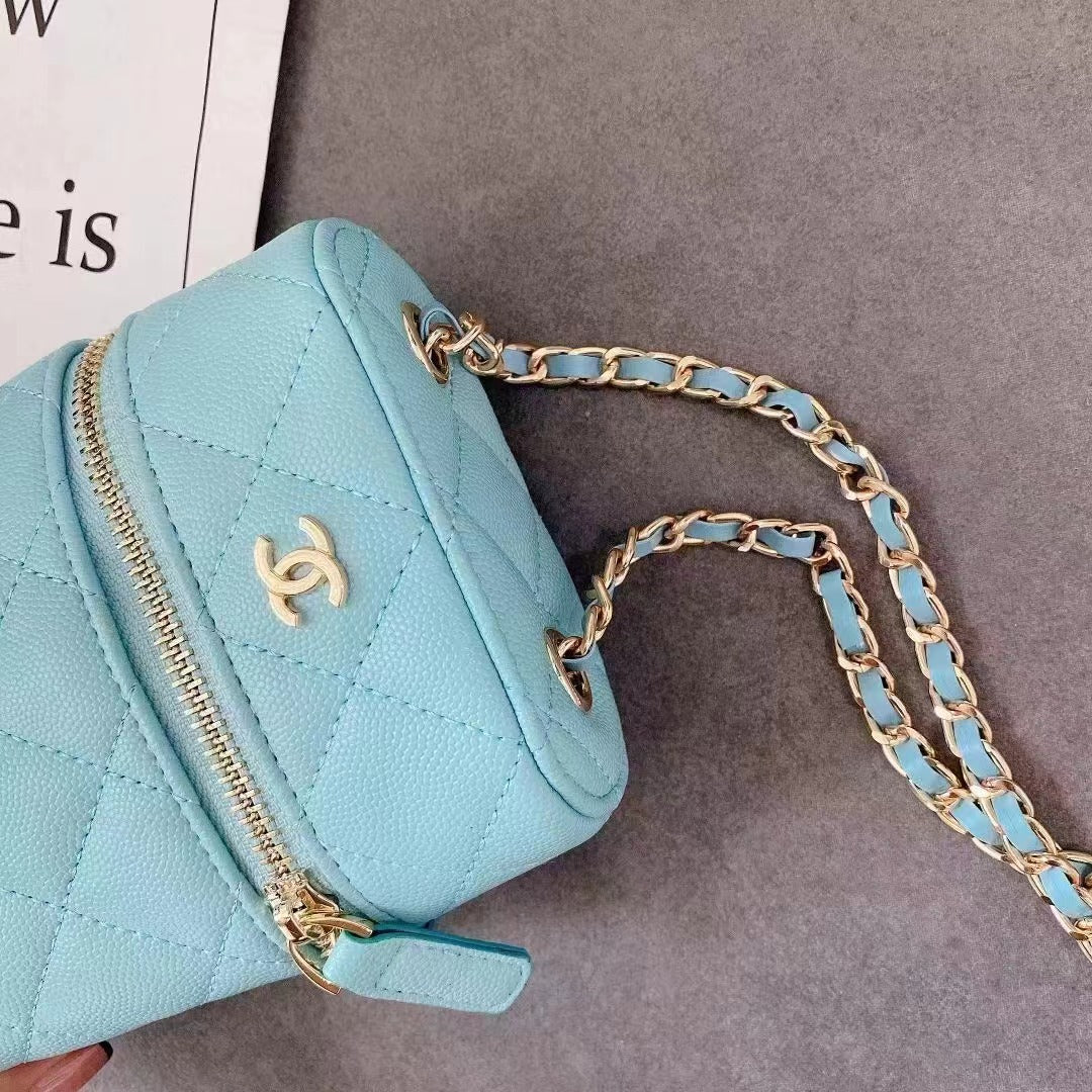 Quadratische Handytasche mit Fassungsvermögen
