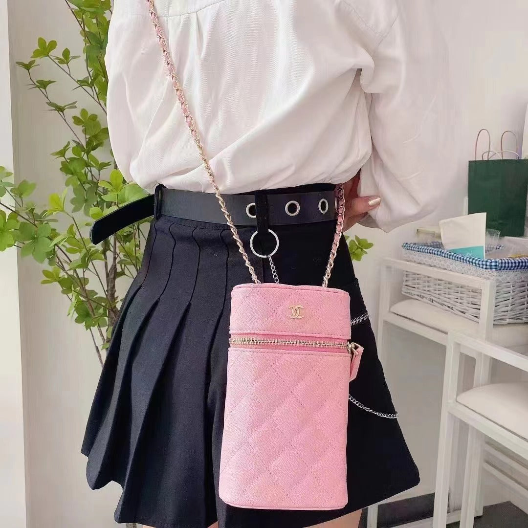 Quadratische Handytasche mit Fassungsvermögen