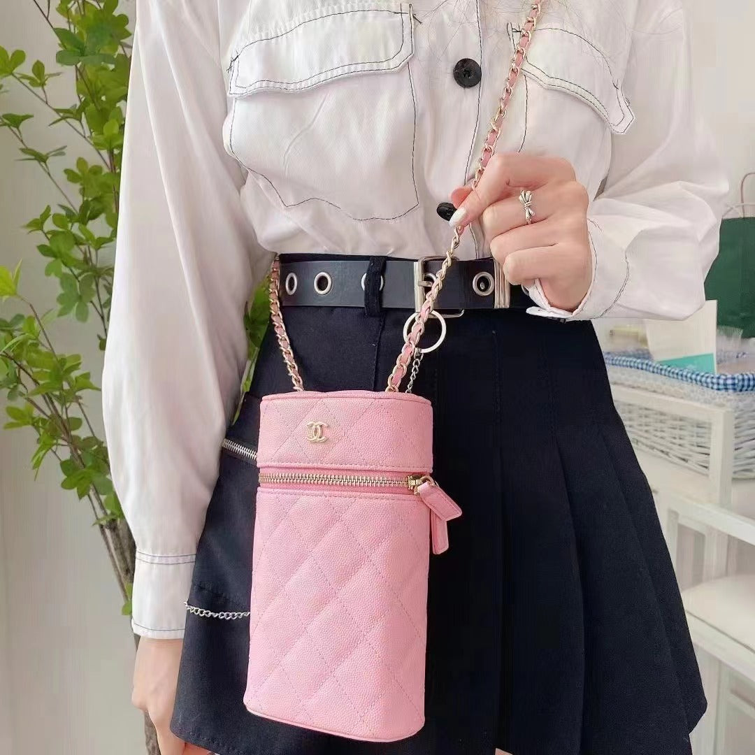 Quadratische Handytasche mit Fassungsvermögen