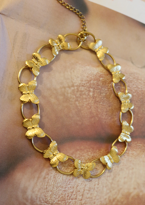 Riesige goldene Mottenkette