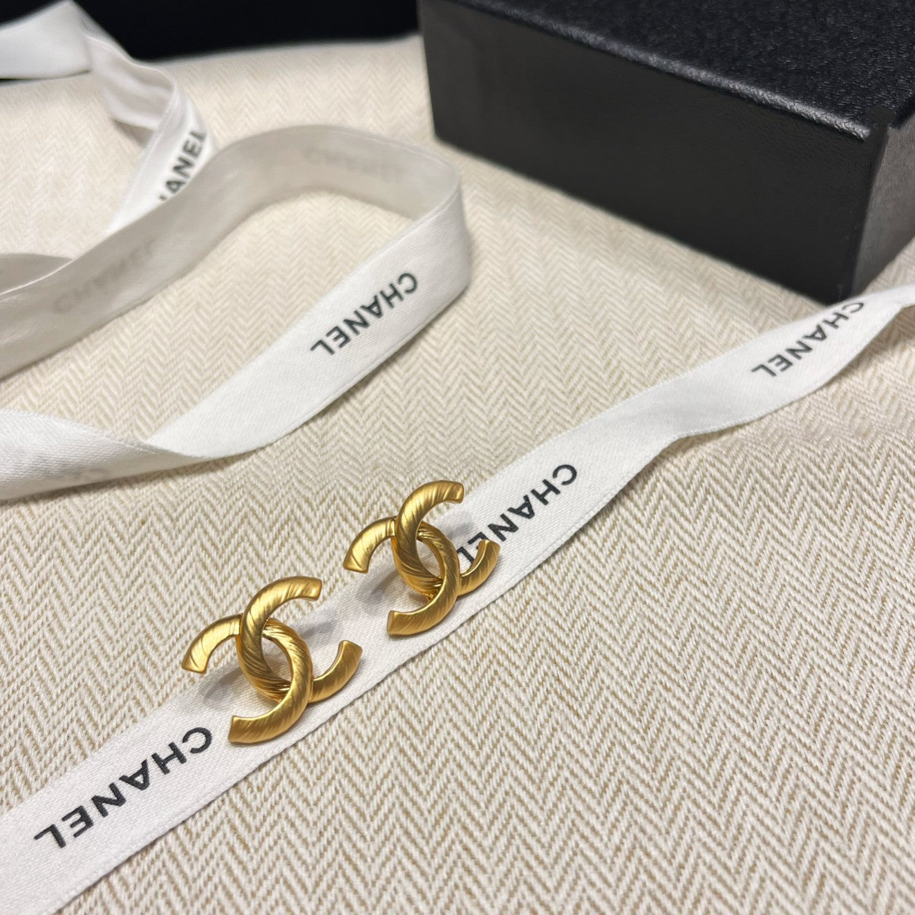 Gold Elegant Earrings