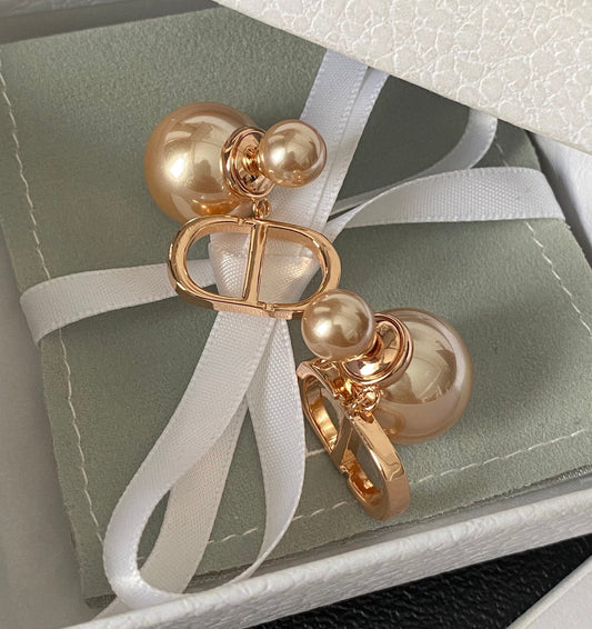 Simple Pearl Earrings