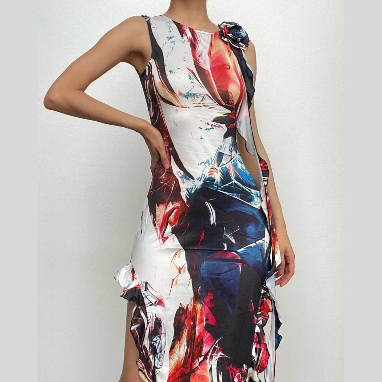 Ärmelloses Maxikleid mit Blumenapplikation und Kontrastdruck