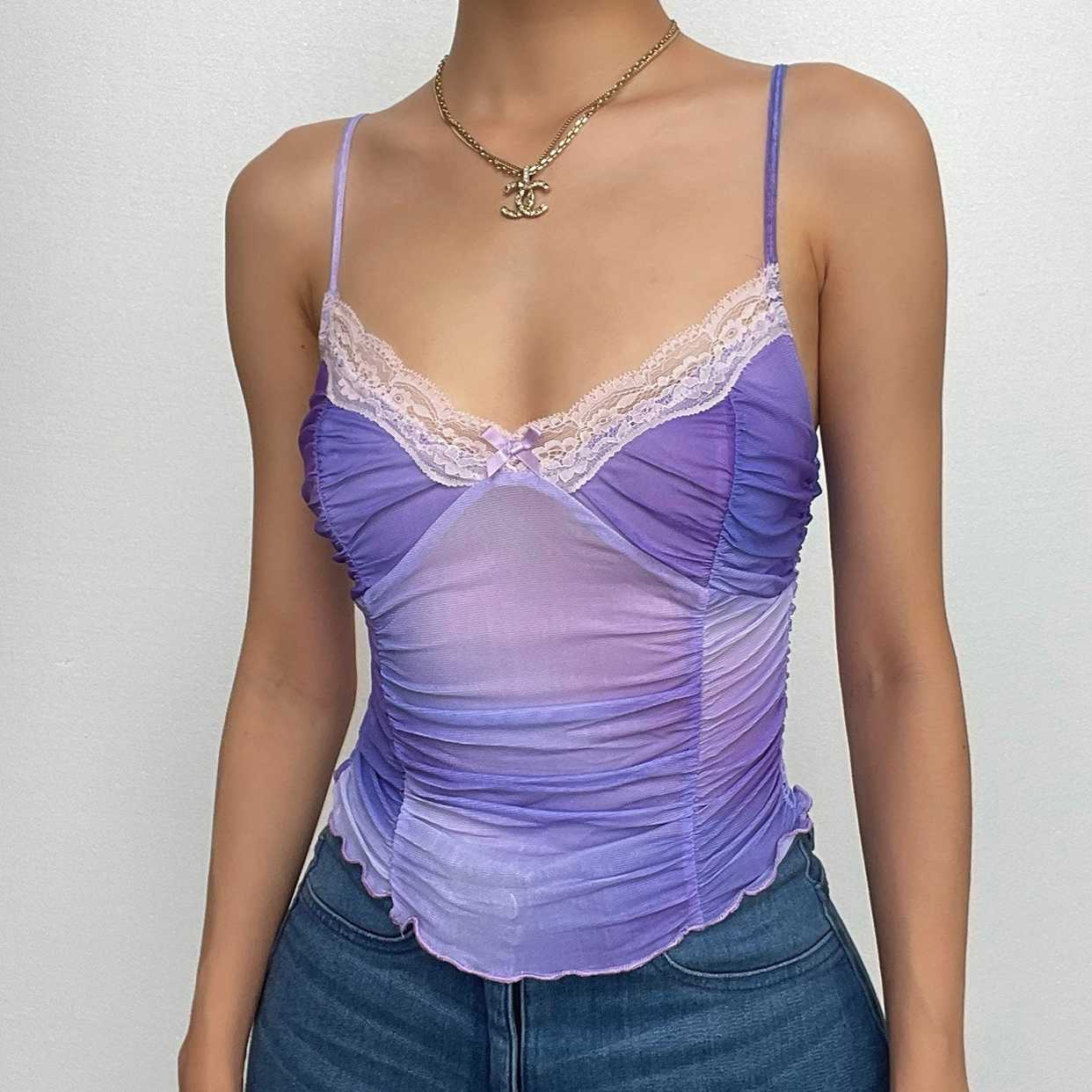 Rückenfreies Camisole-Oberteil aus Netzstoff mit Spitzensaum und V-Ausschnitt und Batikmuster