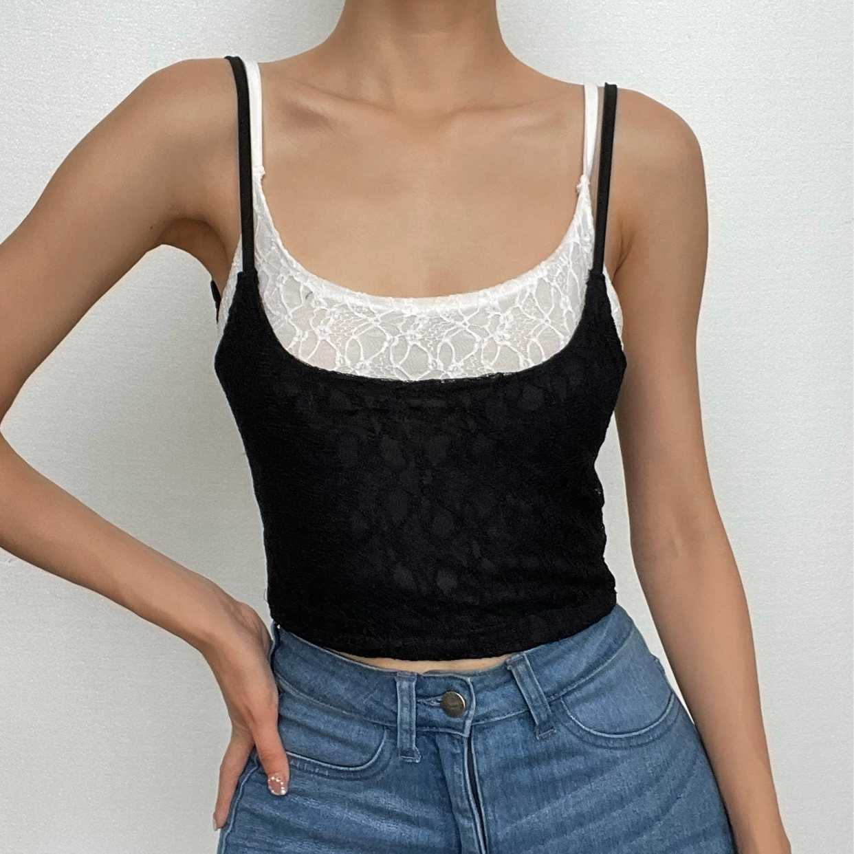 Top corto senza maniche con schiena scoperta e contrasto in pizzo patchwork