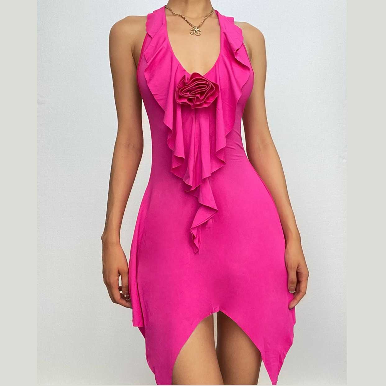 Neckholder-Minikleid mit Blumenapplikation und rückenfreiem Rüschen-U-Ausschnitt