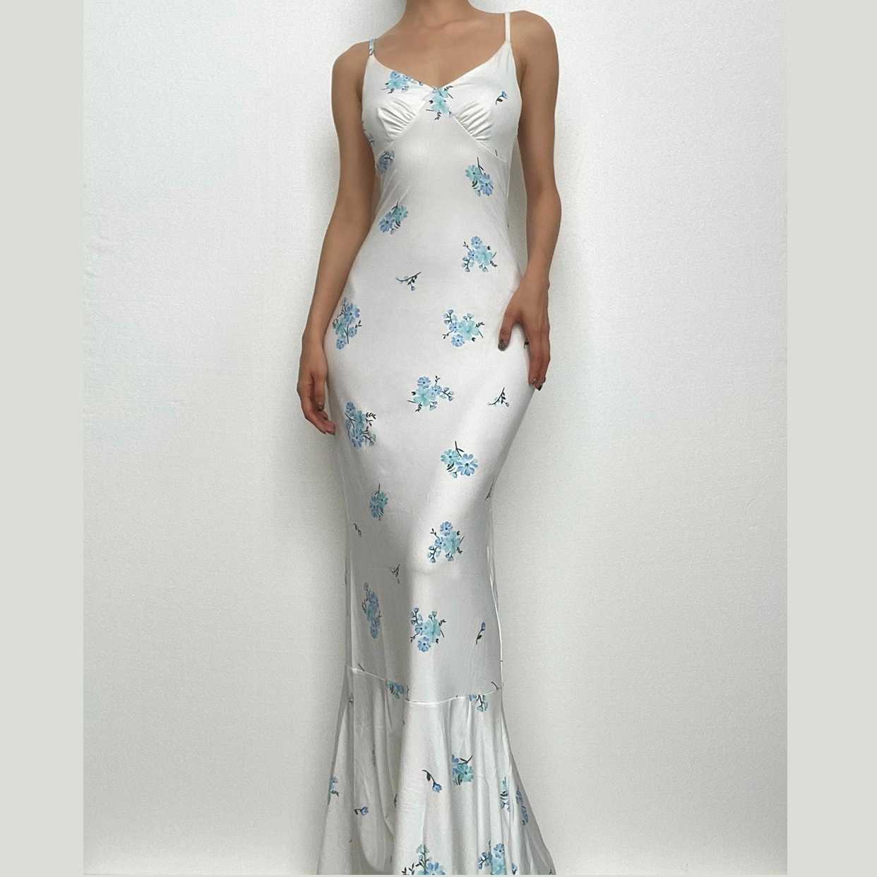 Maxikleid mit gerafftem Camisole und V-Ausschnitt mit Blumenmuster und Kontrast