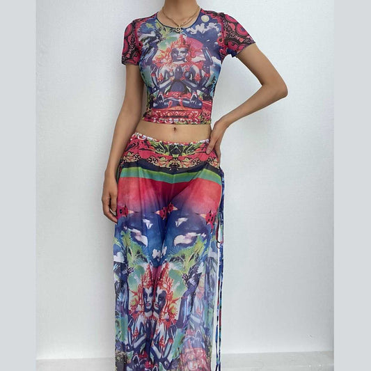 Transparentes Netzstoff-Set mit abstraktem Print und kontrastierenden Kurzarmschlitzen