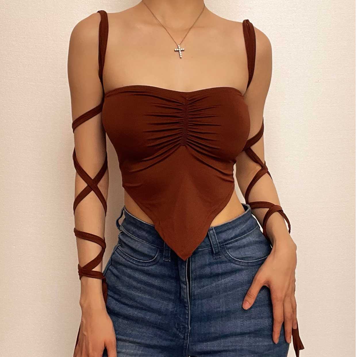 Gerafftes, einfarbiges, rückenfreies Crop-Tube-Top zum Selbstbinden