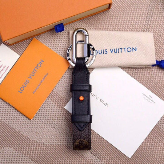 Ciondolo in pelle con giunzioni