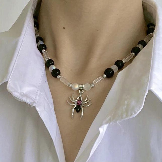 Perlenkette „Schwarze Witwe“