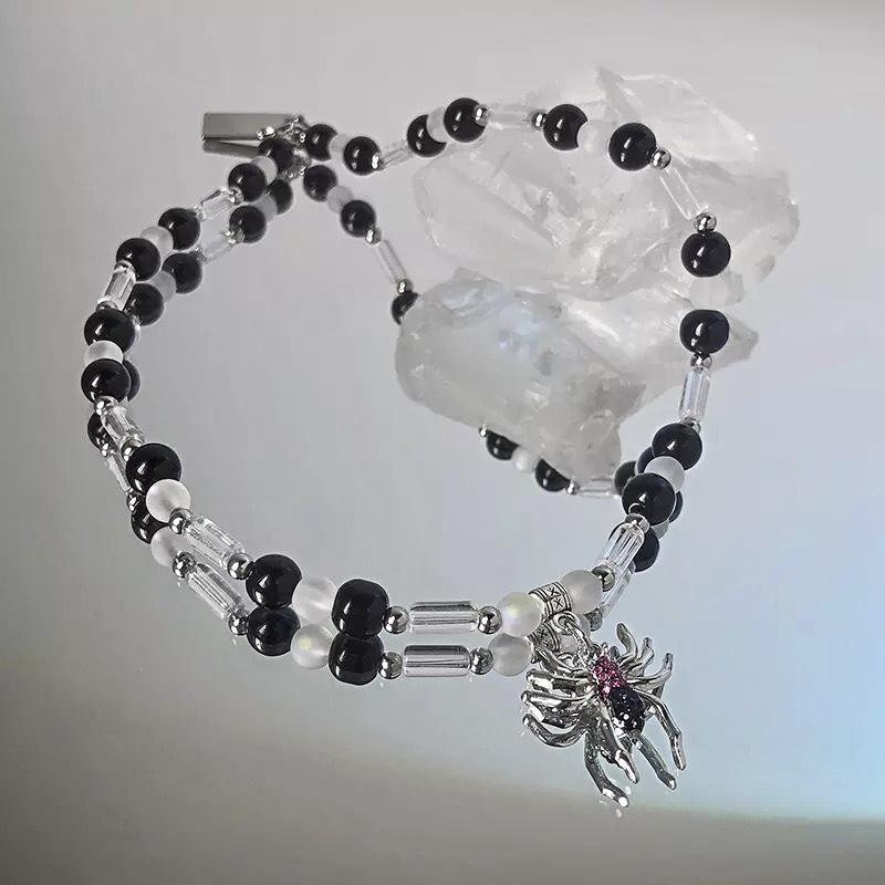 Perlenkette „Schwarze Witwe“