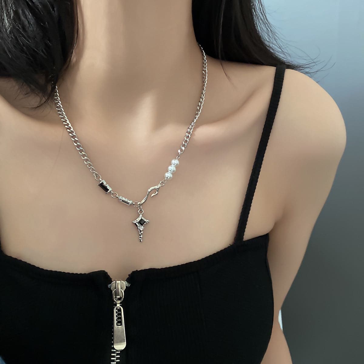 Collana con ciondolo a stella e perle irregolari