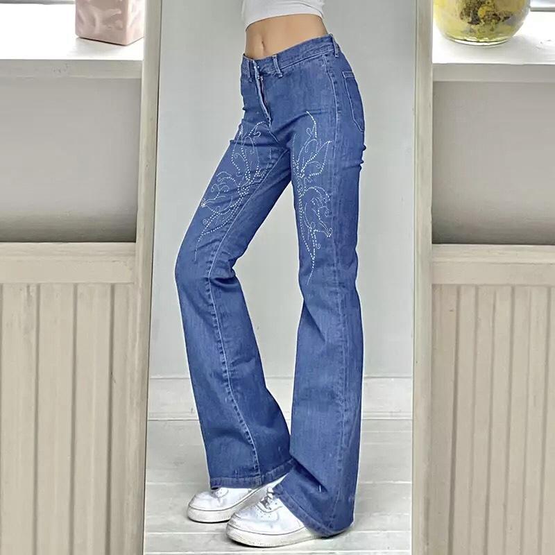 Jeans svasati "Y2K Gem" con dettagli a farfalla in strass