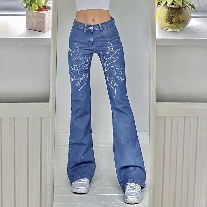 Jeans svasati "Y2K Gem" con dettagli a farfalla in strass