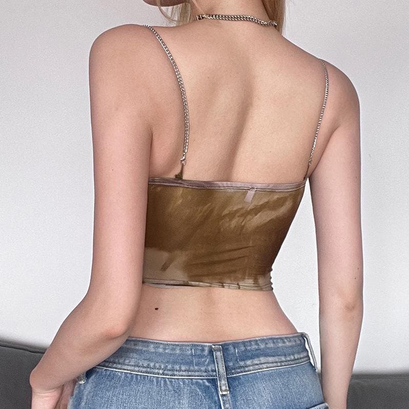 Top corto tie-dye trasparente con catena in metallo arricciato