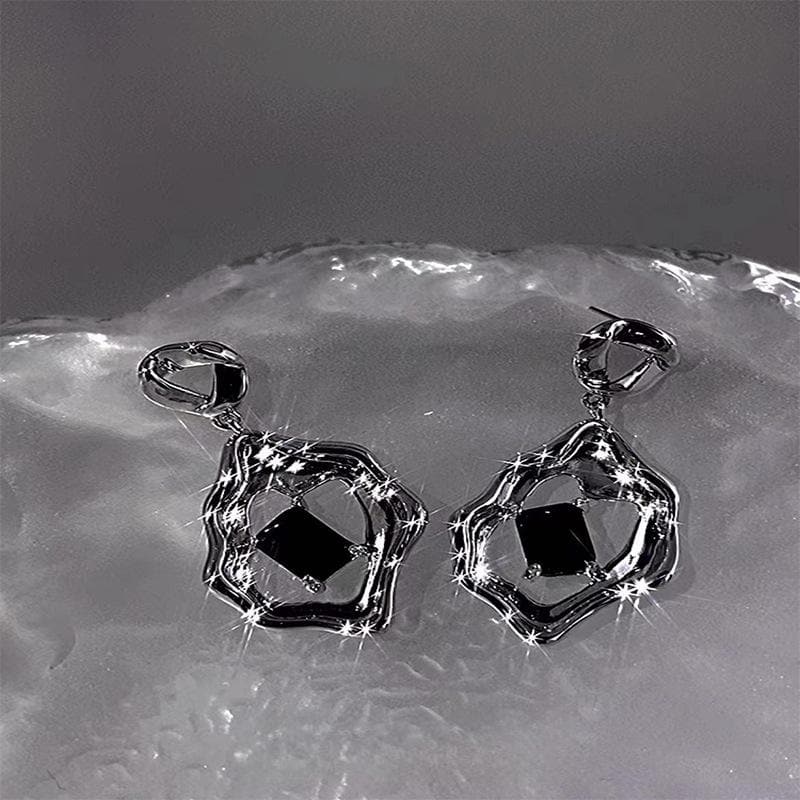 Unregelmäßige Ohrringe mit Steinanhänger