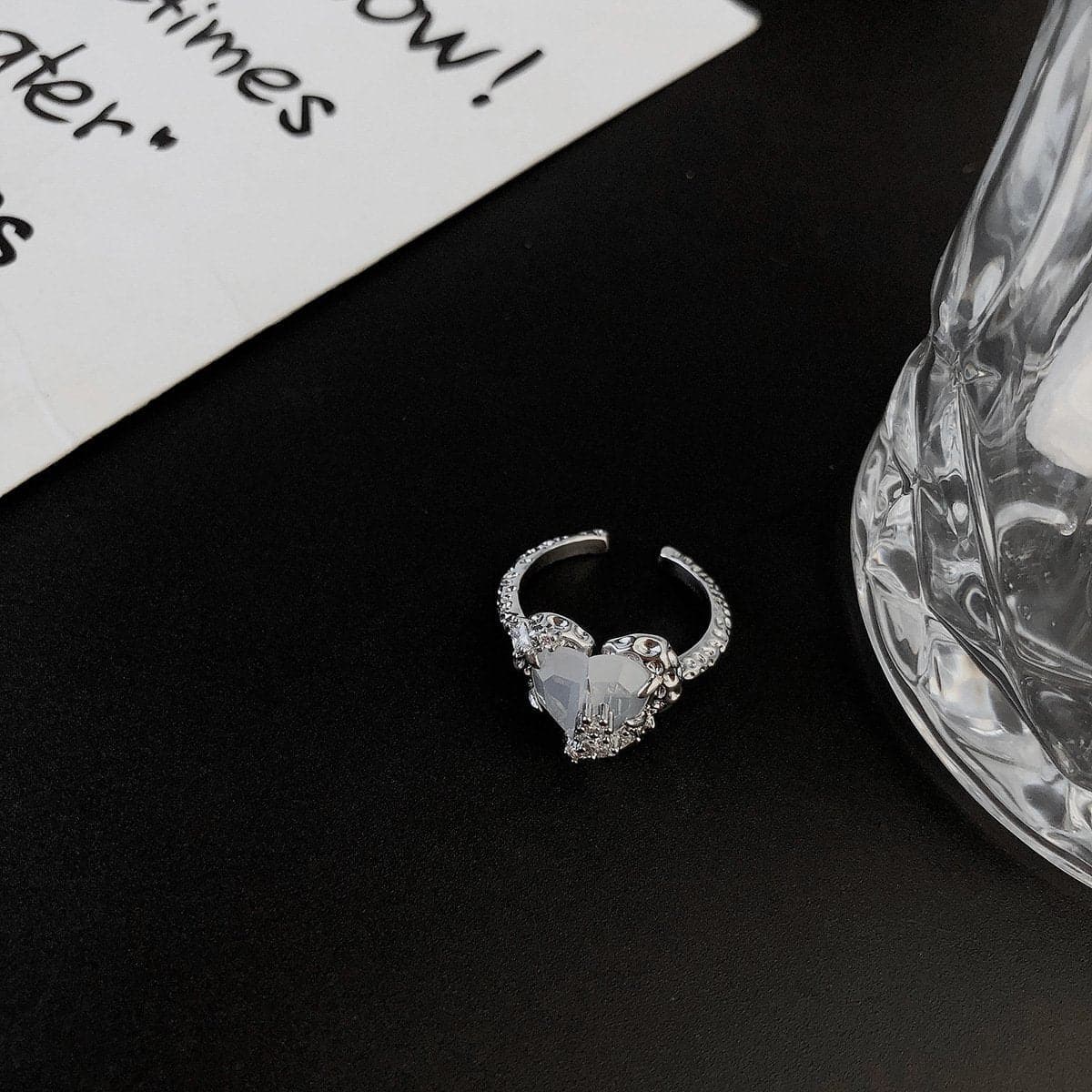 Anello aperto con pietra a forma di cuore