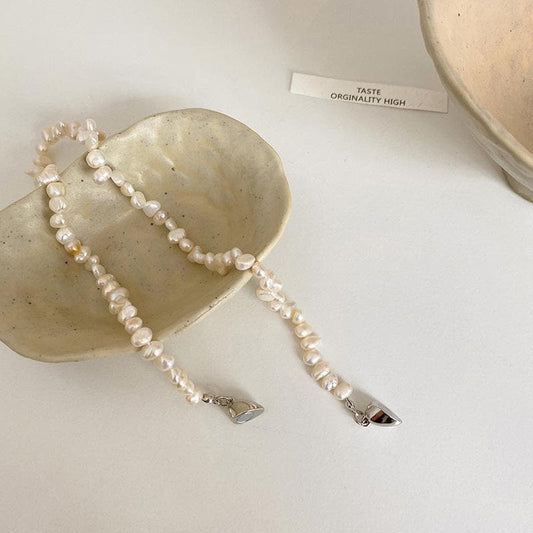 Unregelmäßige Choker-Halskette mit Kunstperlen