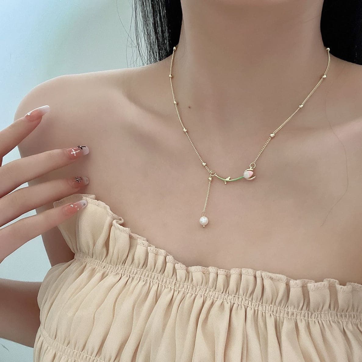 Collana di perle con ciondolo a forma di fiore