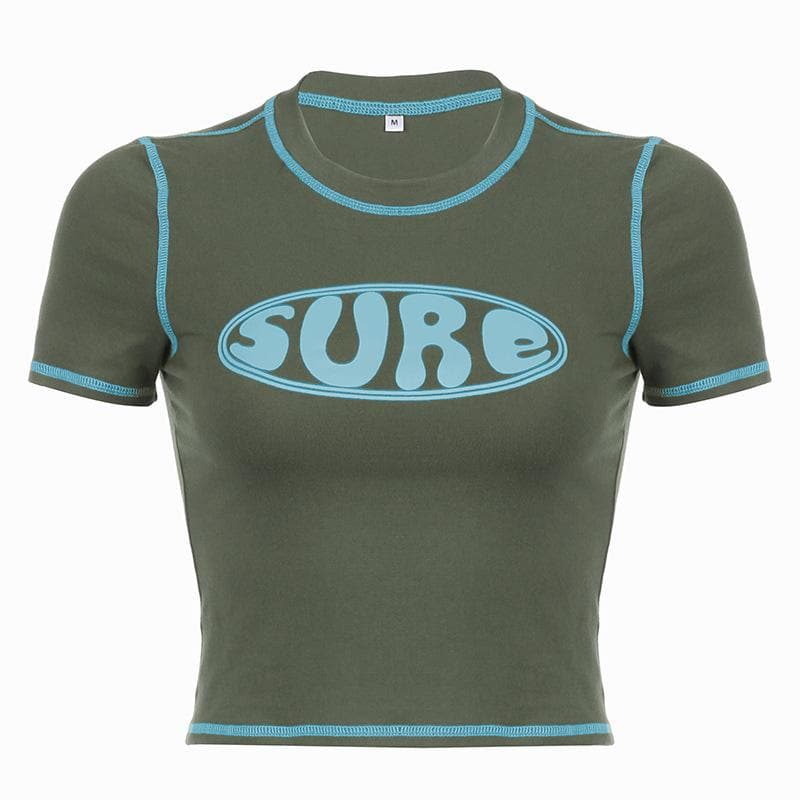 Top corto con scollo a giro e maniche corte a contrasto con motivo "sure"