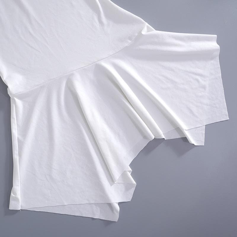 Ärmelloses, rückenfreies Minikleid mit unregelmäßigem Schlauch und Rüschen