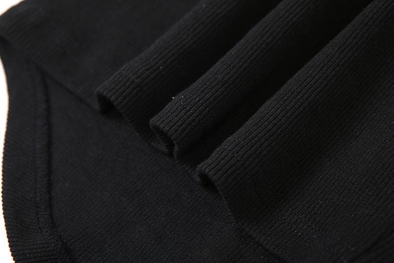 Top corto senza maniche con scollo a giro e catena metallica traforata