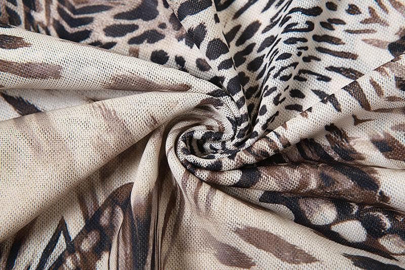 Top corto con scollo all'americana irregolare in rete trasparente con motivo a farfalla